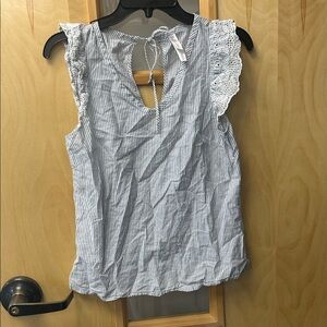 ☀️3/$10☀️Gilligan & O'Malley Blue Striped Top with White Lace Sleeves